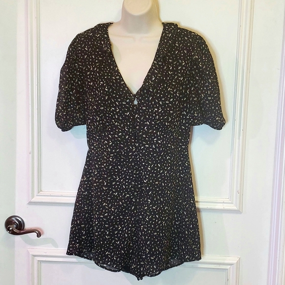 H&M DIVIDED Black & Yellow Multi-Color Floral Puff Sleeve Playsuit, Medium - Picture 15 of 16